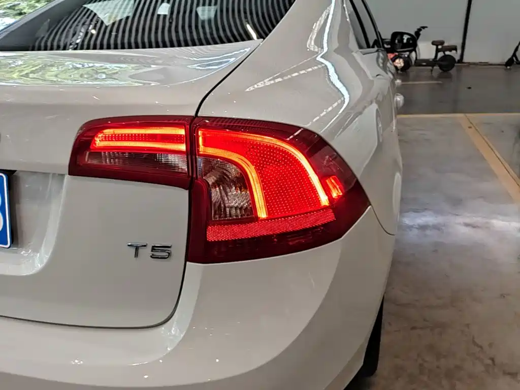 Volvo S60 2017 — фото 8