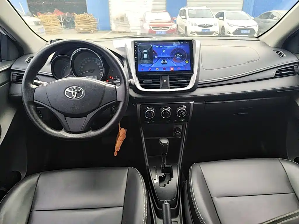Toyota Yaris L 2019 — фото 10