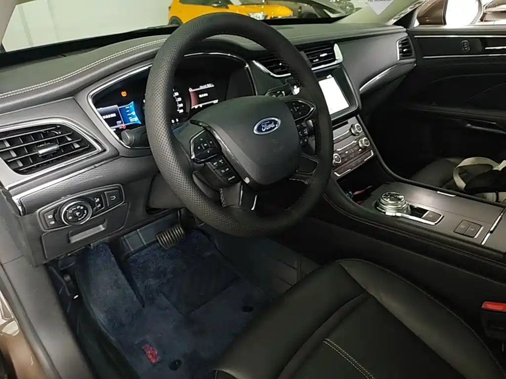 Ford Taurus 2017 — фото 10