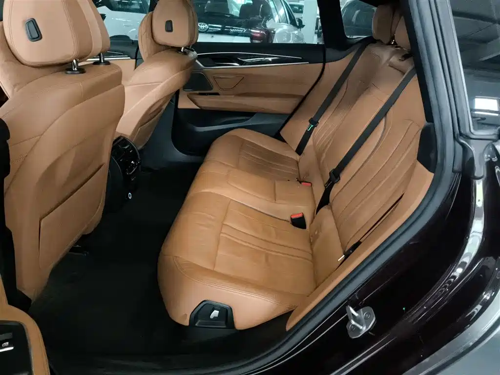BMW 6 Series GT 2019 — фото 13
