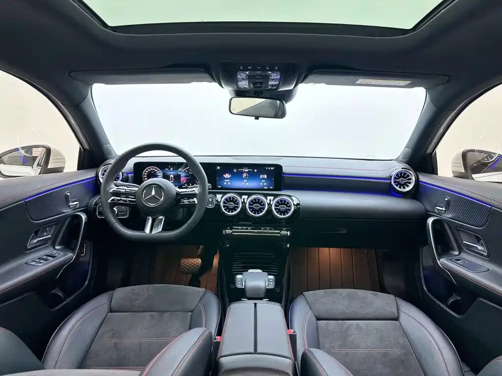 Mercedes-Benz A-Class 2024 — фото 16