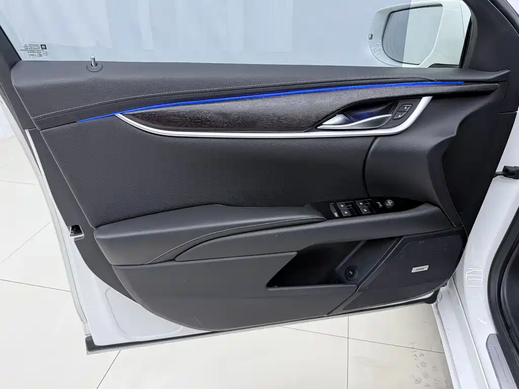 Cadillac XTS 2019 — фото 15