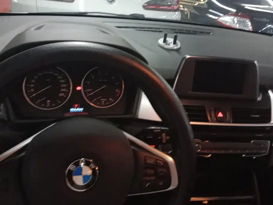 BMW 2 Series Wagon 2017 — фото 13