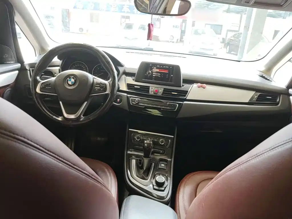 BMW 2 Series Station Wagon 2017 — фото 10