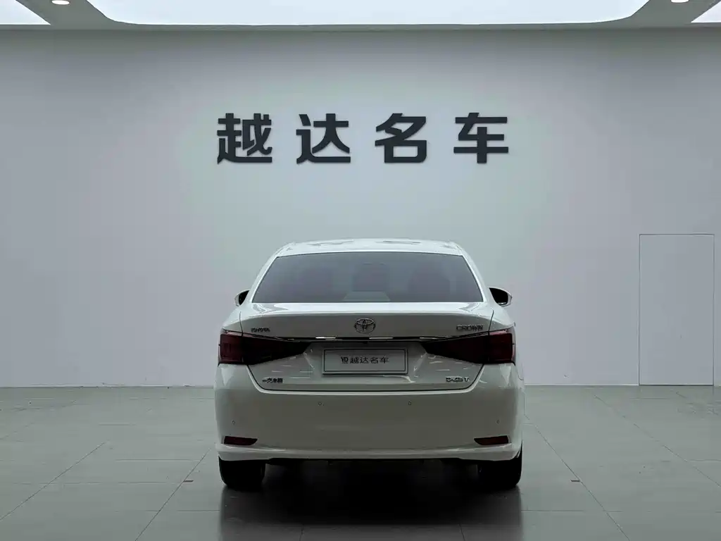 Toyota Crown 2017 — фото 5