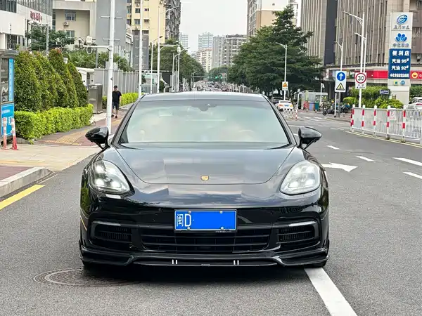 Porsche Panamera 2021