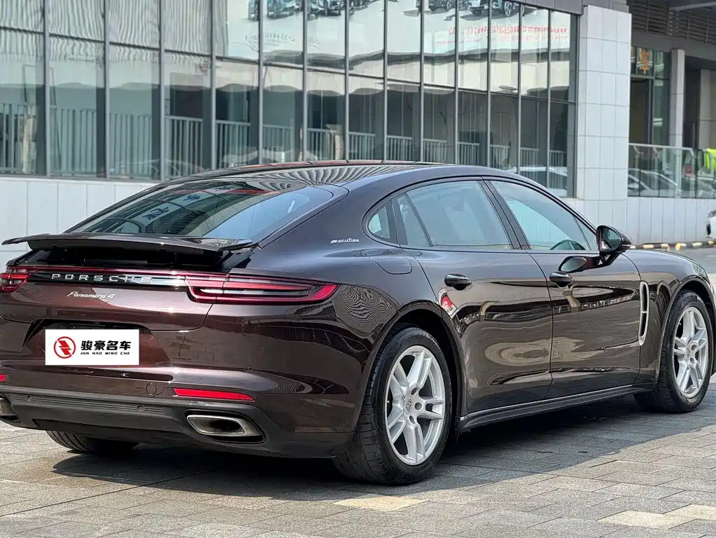 Porsche Panamera 2018 — фото 19