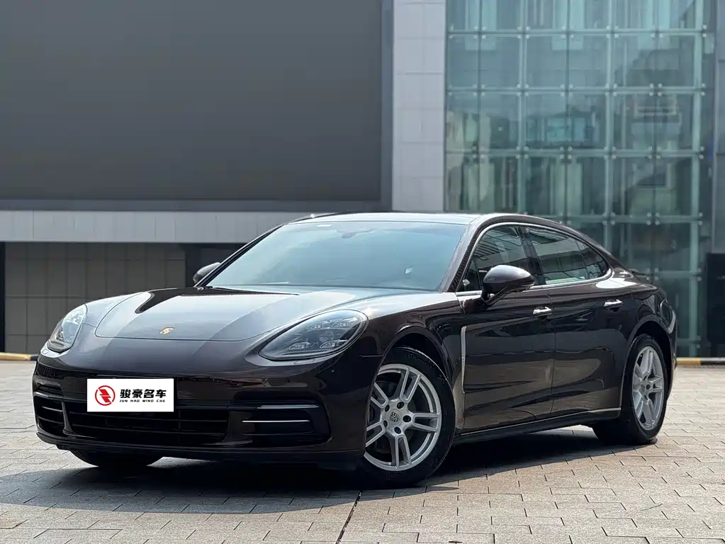 Porsche Panamera 2018 — фото 1