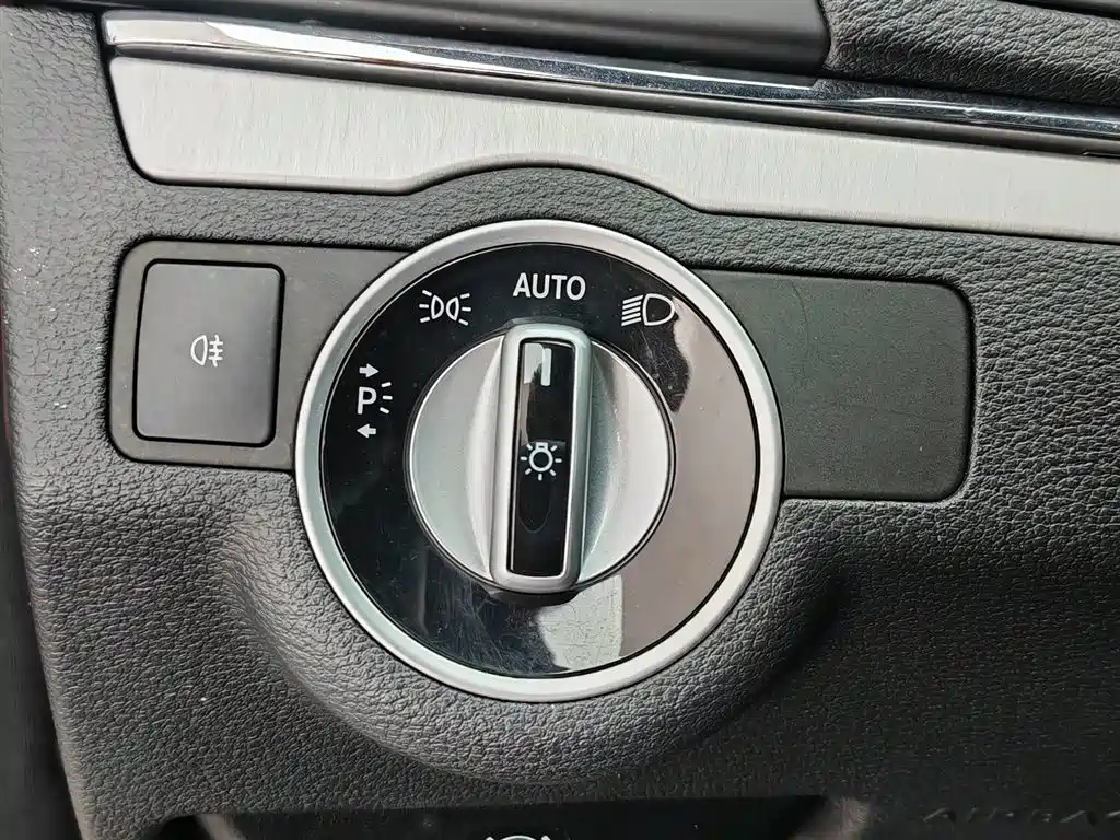 Mercedes-Benz E-Class 2013 — фото 21