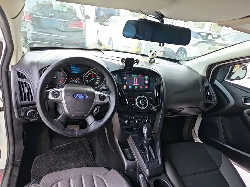 Ford Focus 2014 — фото 10