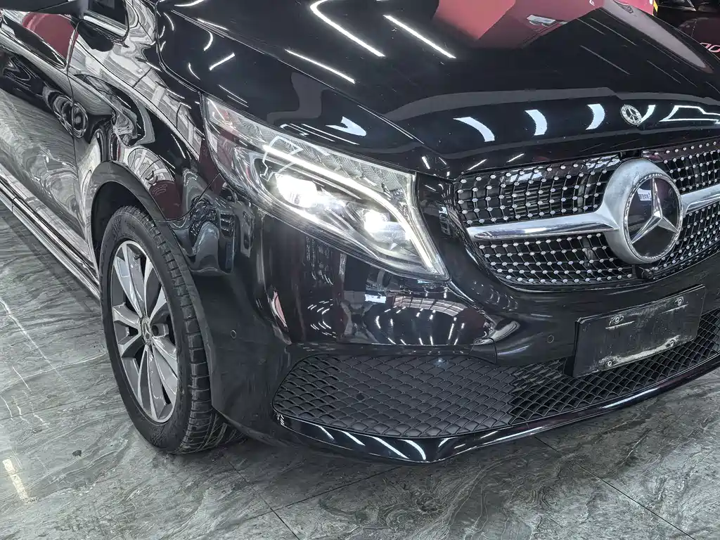Mercedes-Benz V-Class 2021 — фото 16
