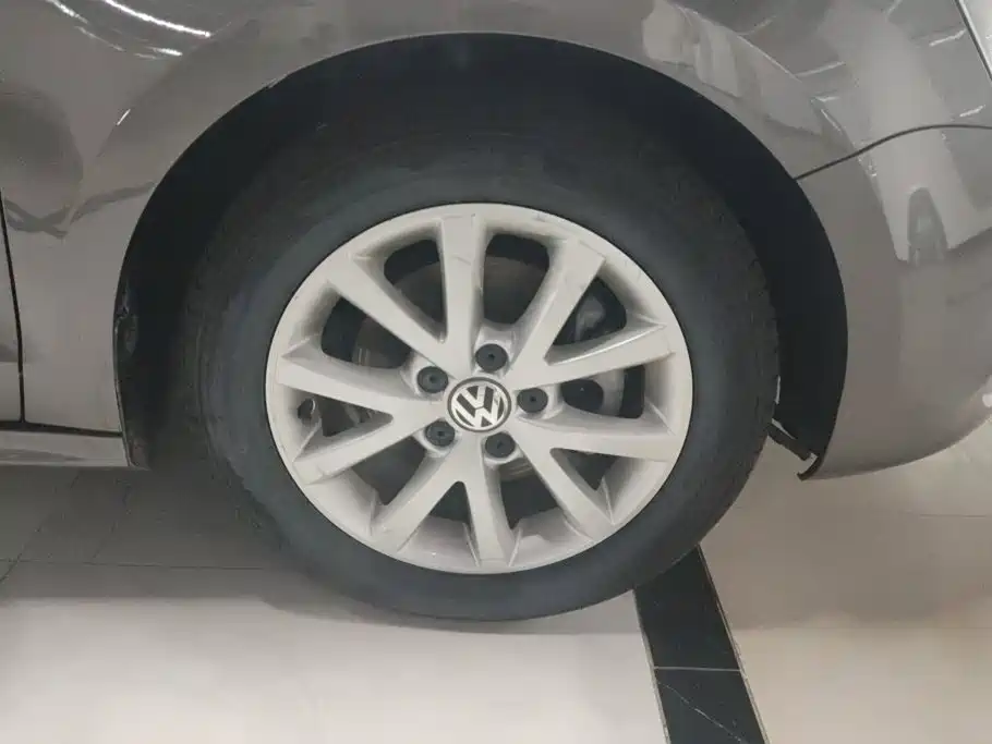 Volkswagen Sagitar 2012