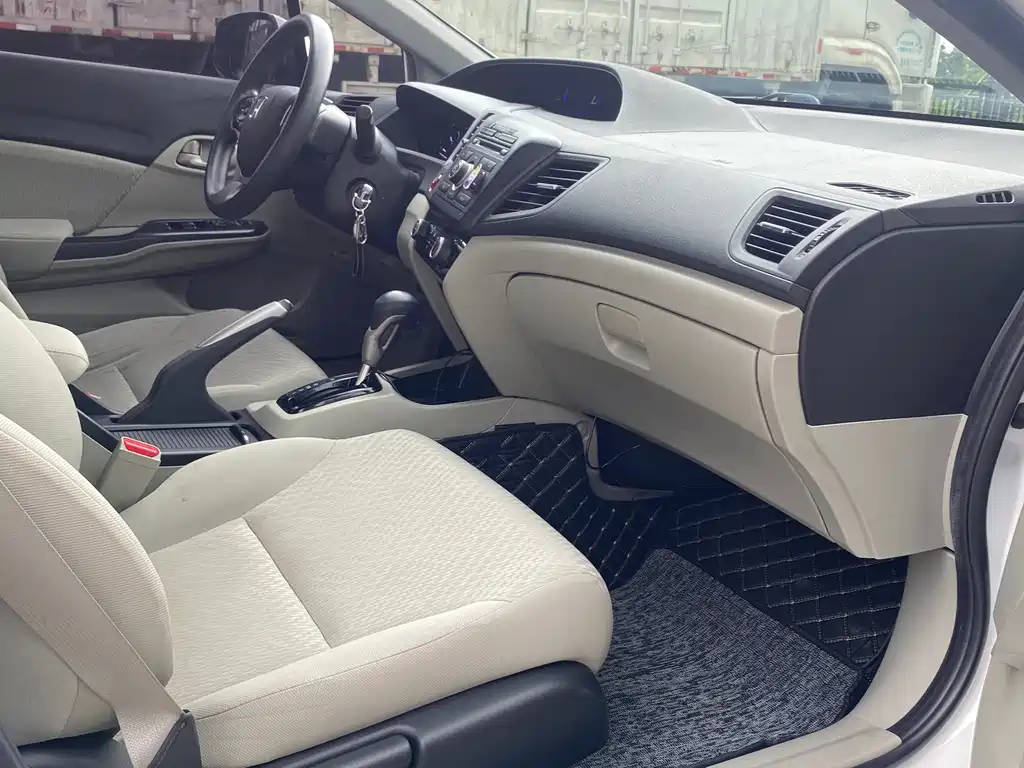 Honda Civic 2015 — фото 10