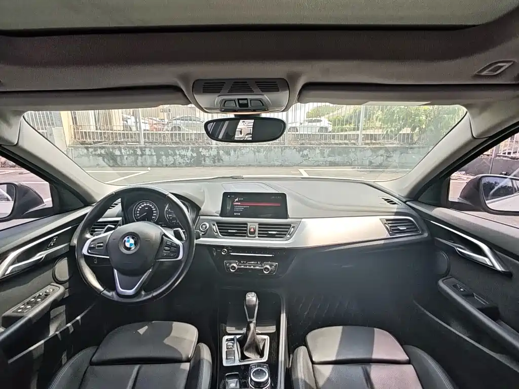BMW 1 Series 2019 — фото 11