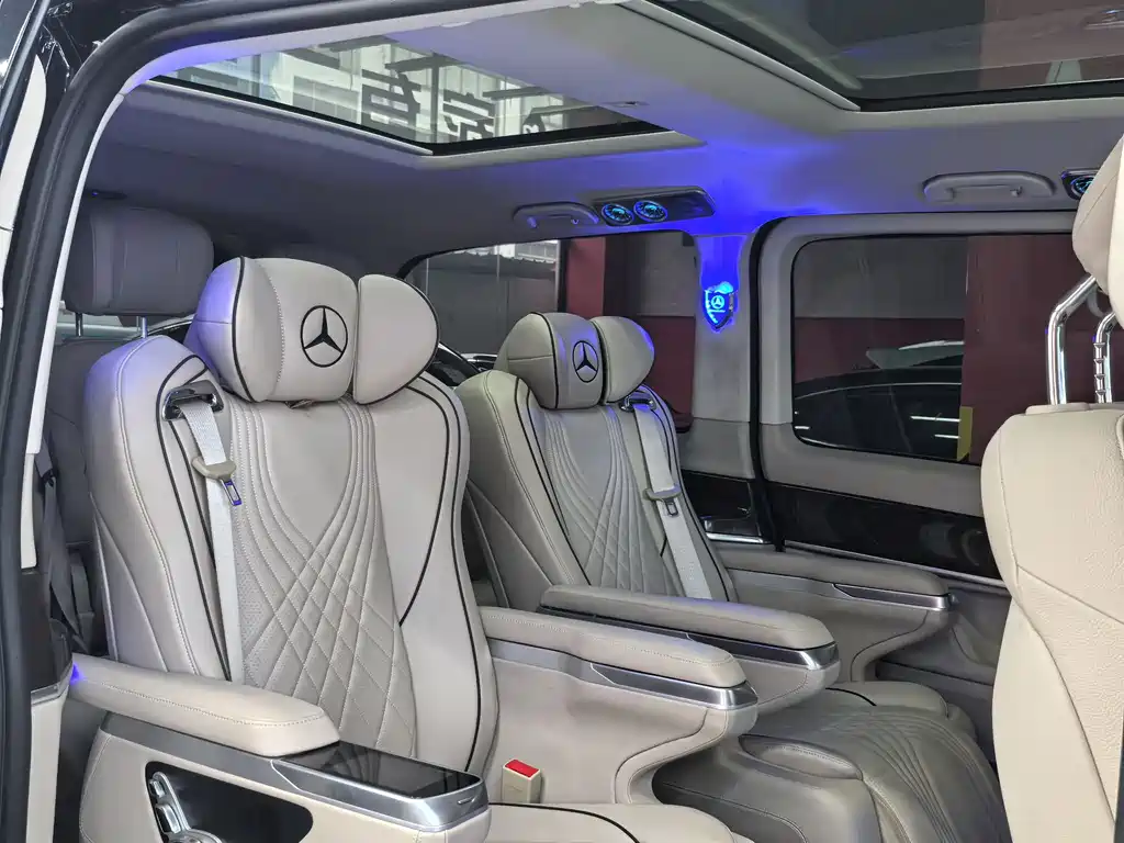 Mercedes-Benz V-Class 2021 — фото 14