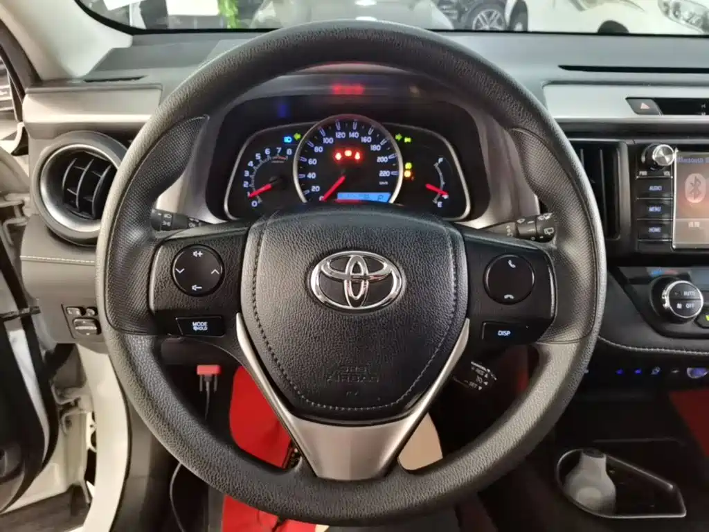 Toyota RAV4 2019 — фото 11