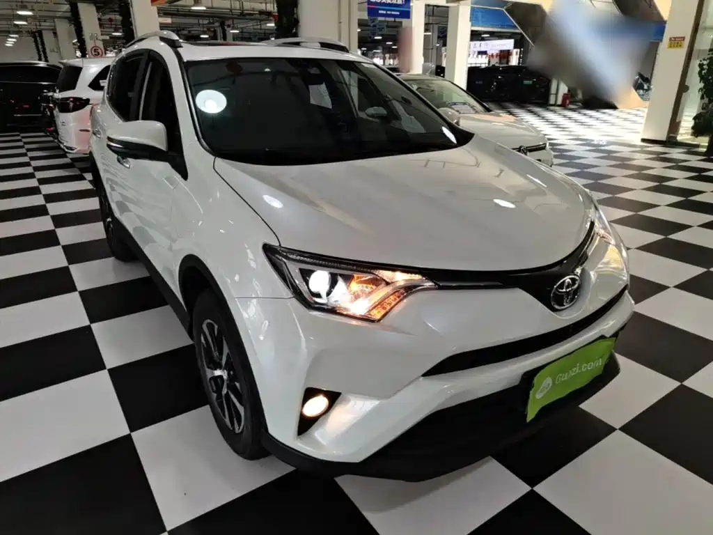 Toyota RAV4 2019 — фото 4