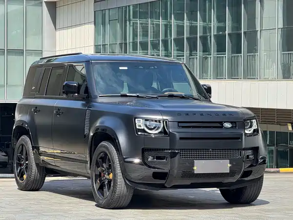 Land Rover Defender 2024