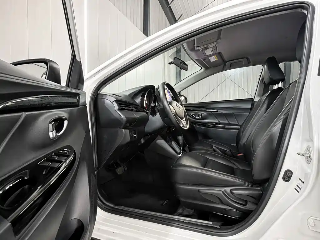 Toyota Yaris L 2022 — фото 20
