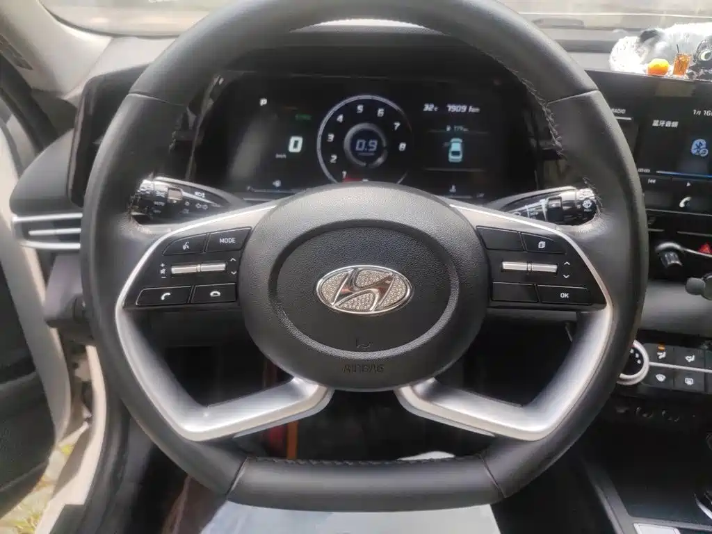 Hyundai Elantra 2022