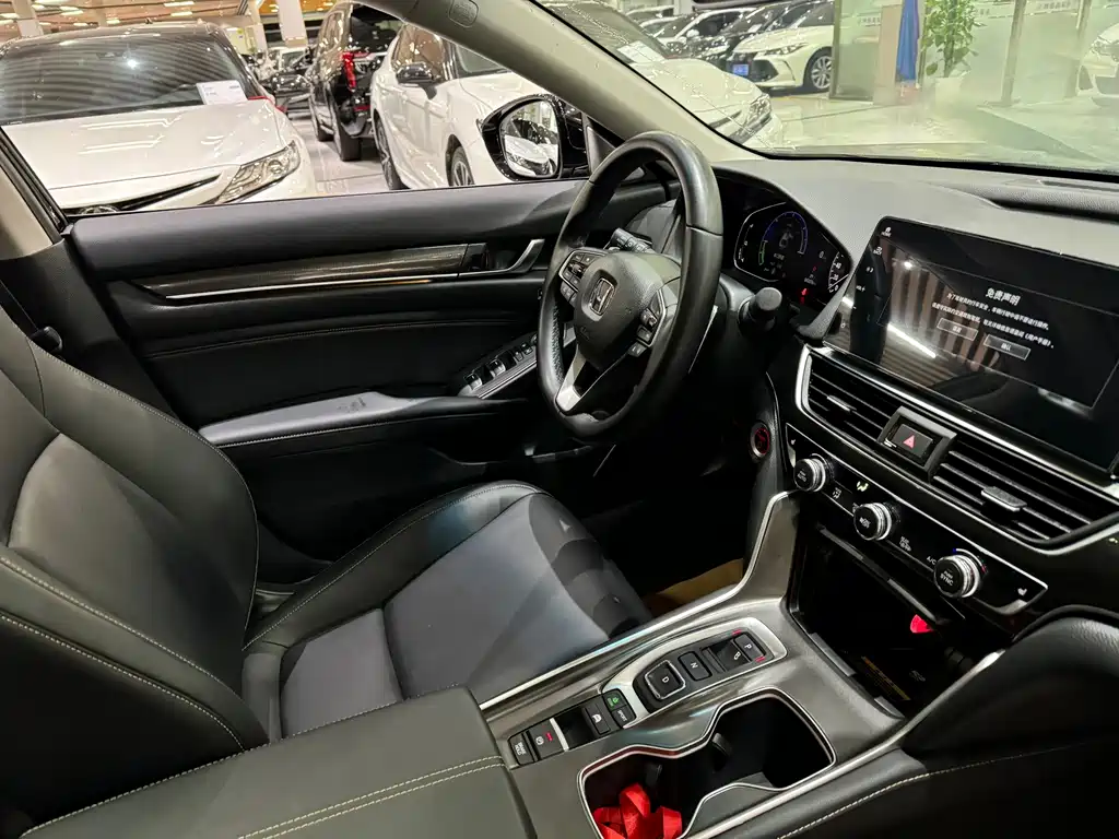 Honda Accord 2022 — фото 10