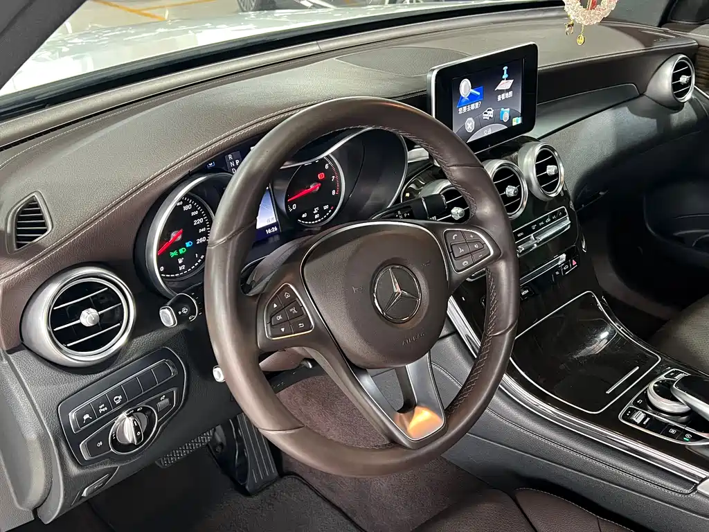 Mercedes-Benz GLC 2016 — фото 14