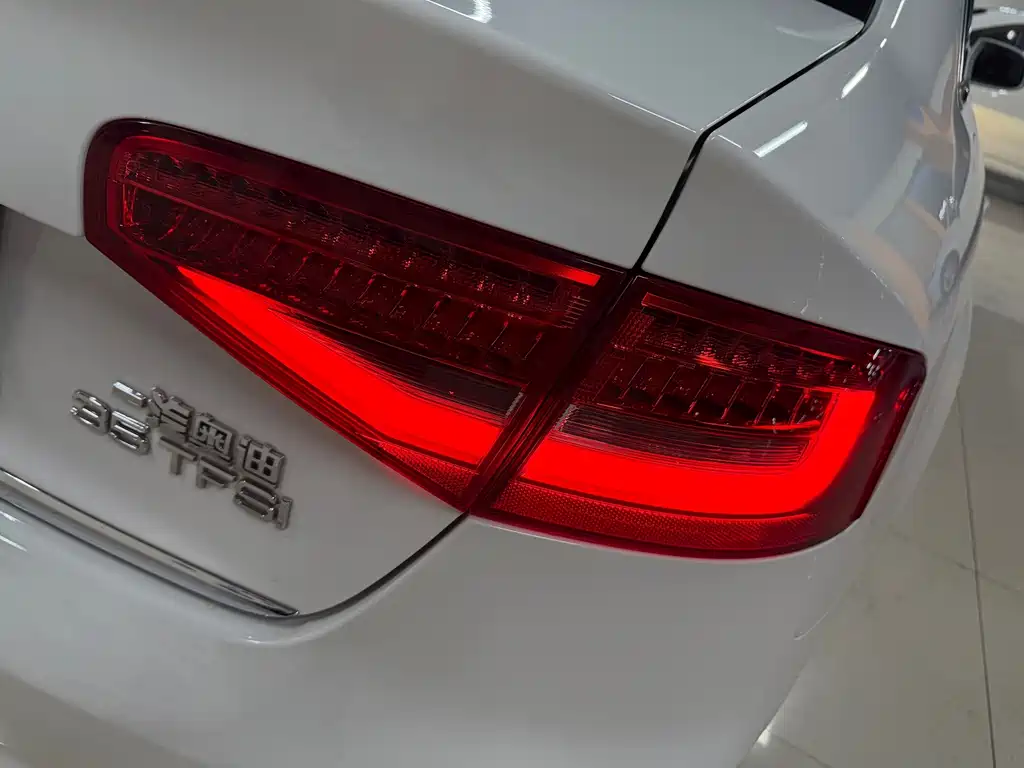 Audi A4L 2015 — фото 13