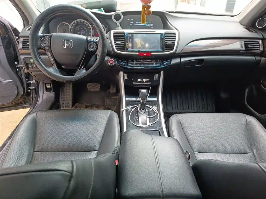 Honda Accord 2017 — фото 10