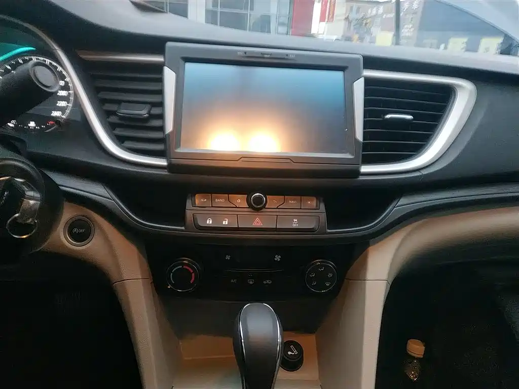 Buick Excelle 2015 — фото 13