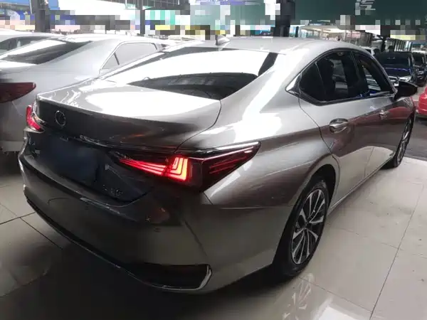 Lexus ES 2024