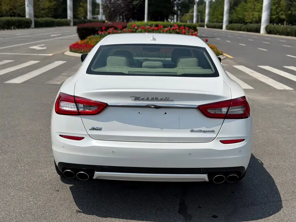 Maserati Quattroporte 2015 — фото 12