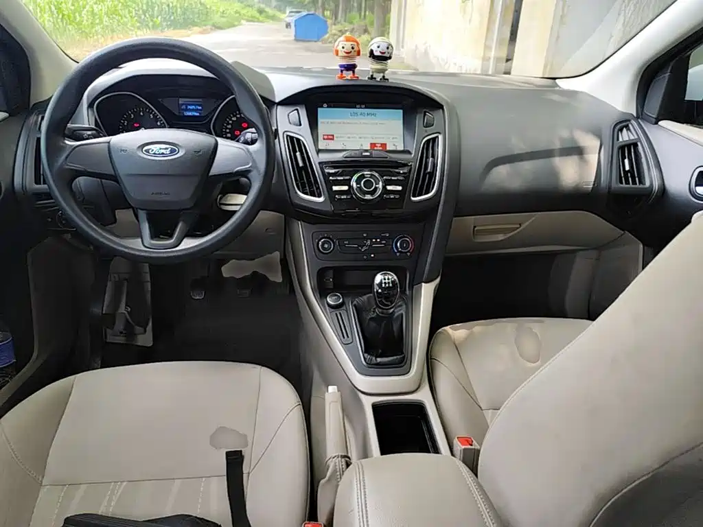 Ford Focus 2018 — фото 10