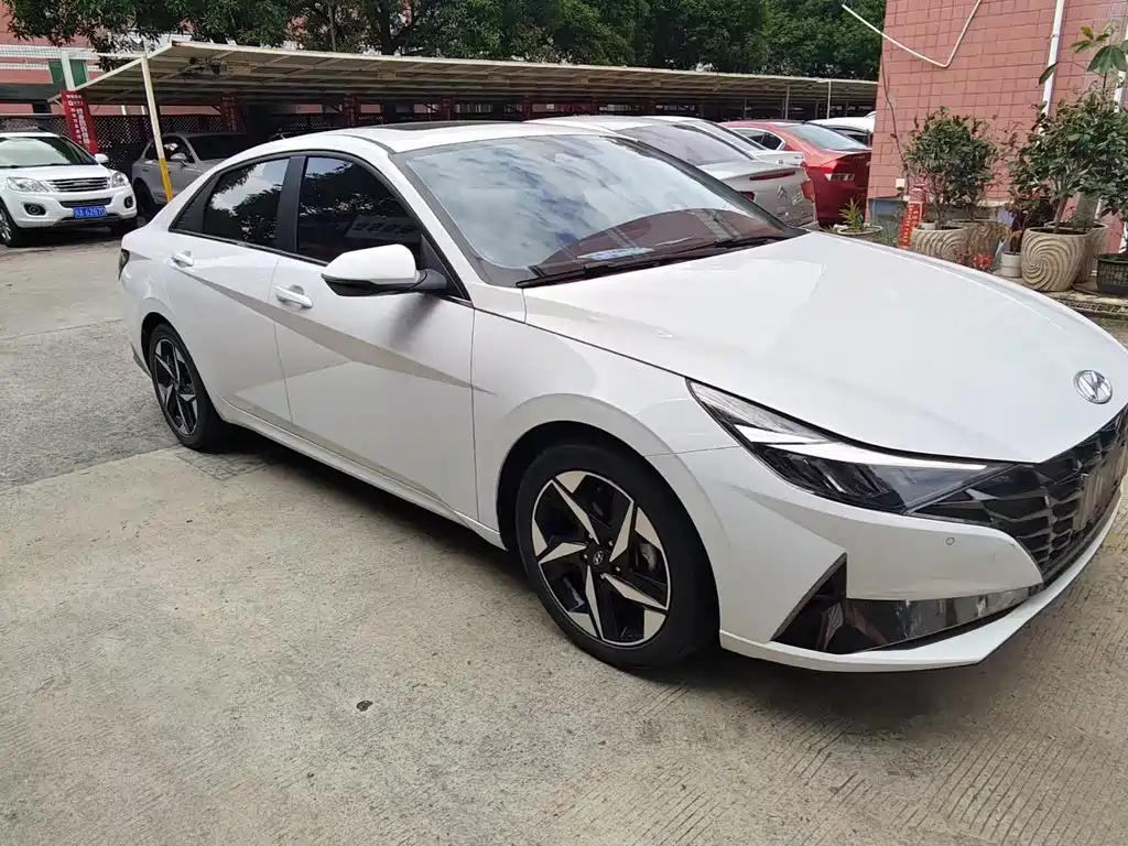 Hyundai Elantra 2023