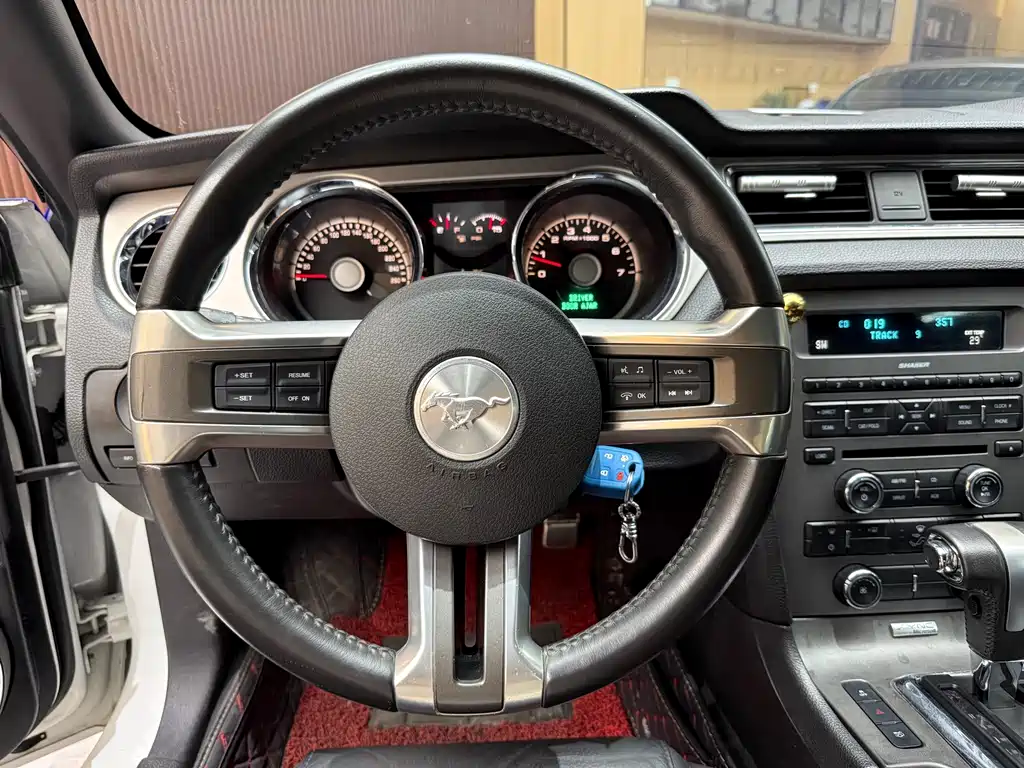 Ford Mustang 2013 — фото 16