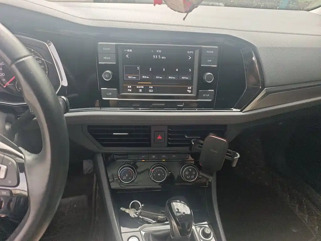 Volkswagen Sagitar 2020