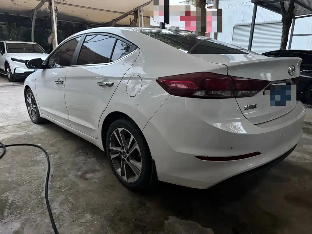 Hyundai Elantra 2019 — фото 10