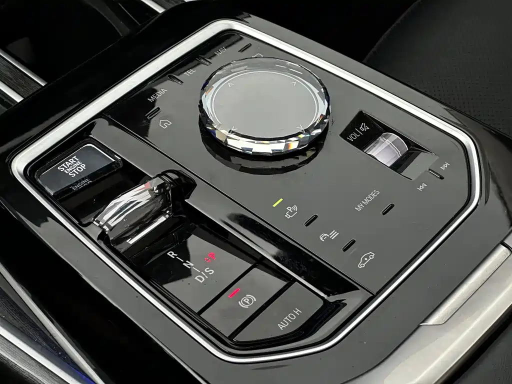 BMW 7 Series 2024 — фото 13