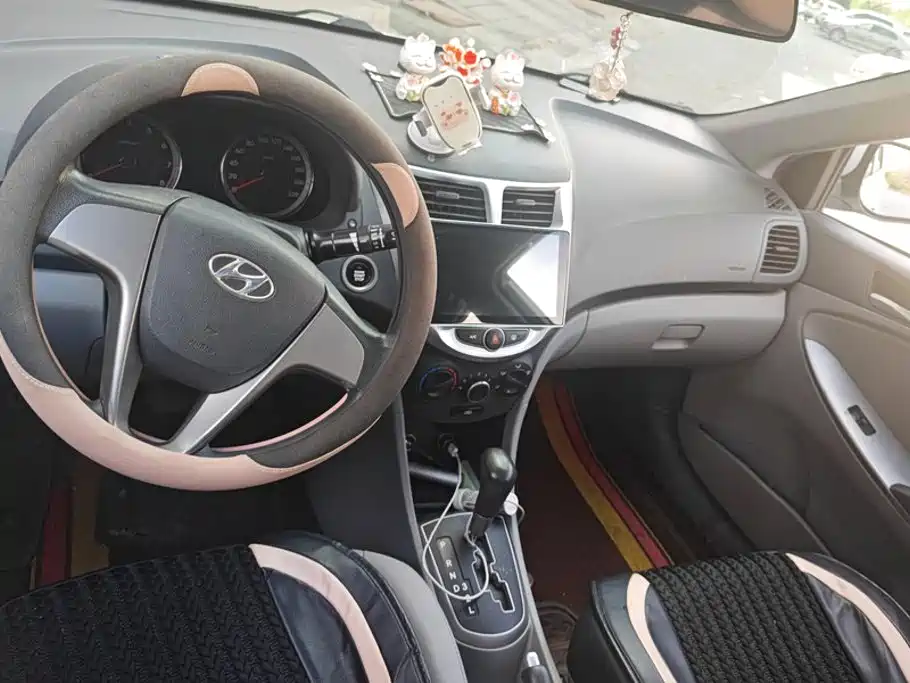 Hyundai Accent 2017 — фото 12