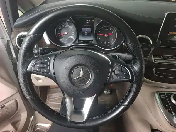 Mercedes-Benz V-Class 2016