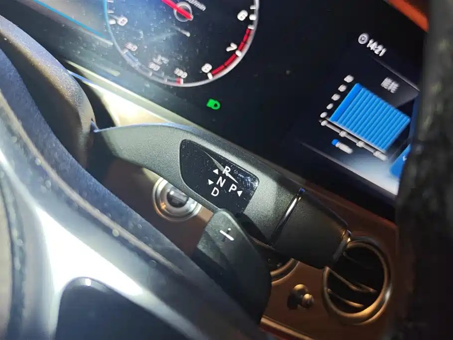 Mercedes-Benz E-Class 2020 — фото 16