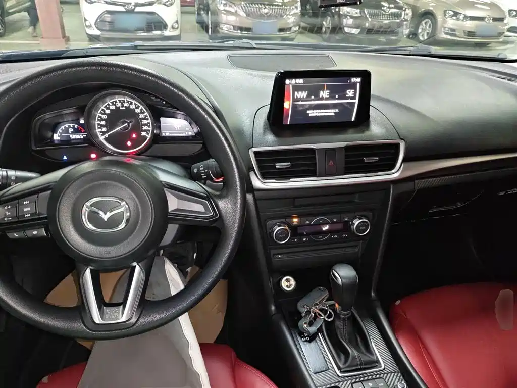 Mazda 3 Axela 2018 — фото 10
