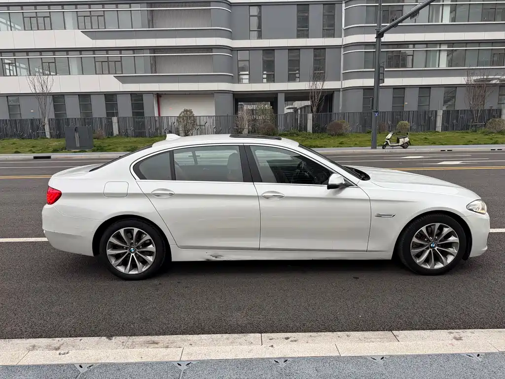 BMW 5 Series 2017 — фото 7