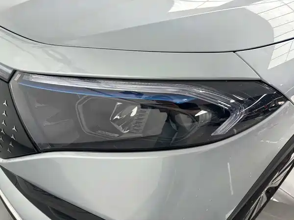 Mercedes-Benz EQA 2025