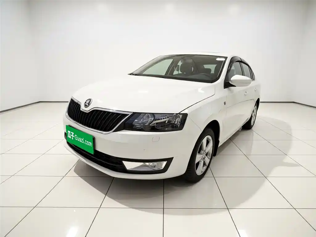 Skoda Rapid Spaceback 2015 — фото 1