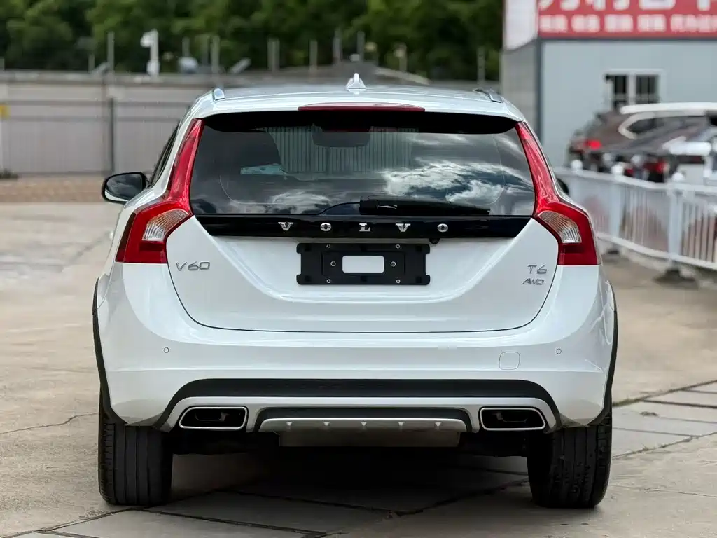 Volvo V60 2016 — фото 8