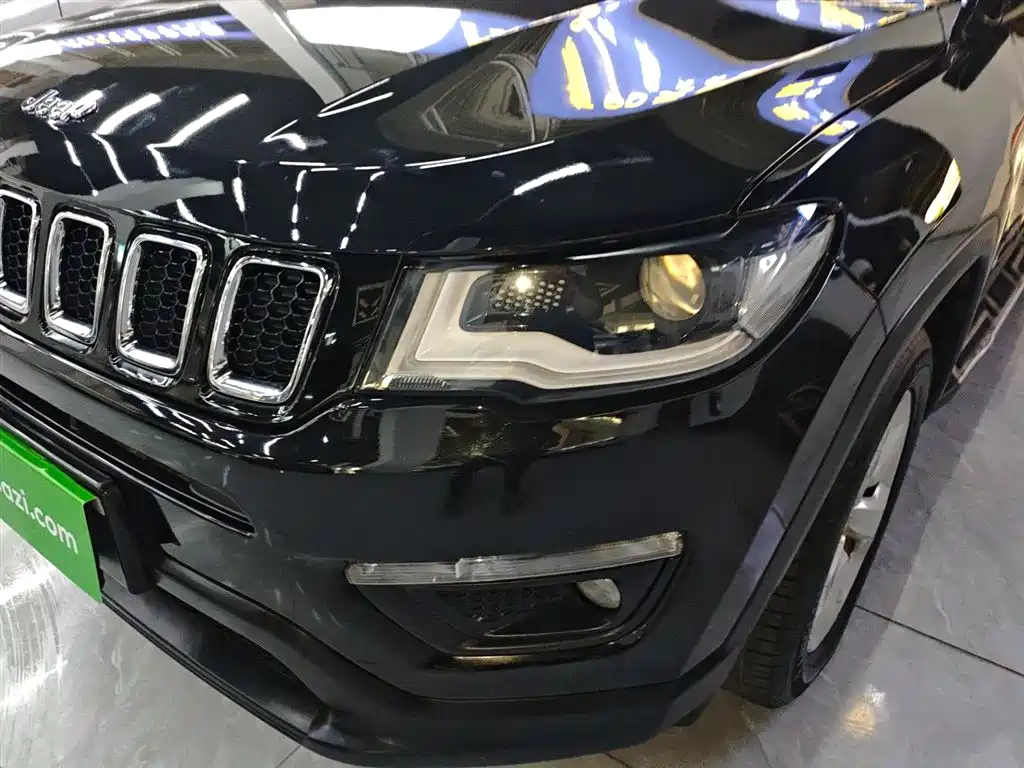 Jeep Compass 2018 — фото 24