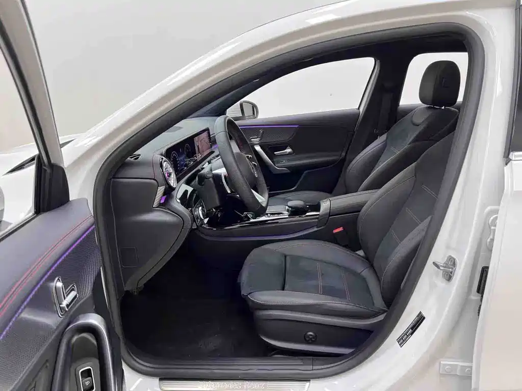 Mercedes-Benz A-Class 2024 — фото 13