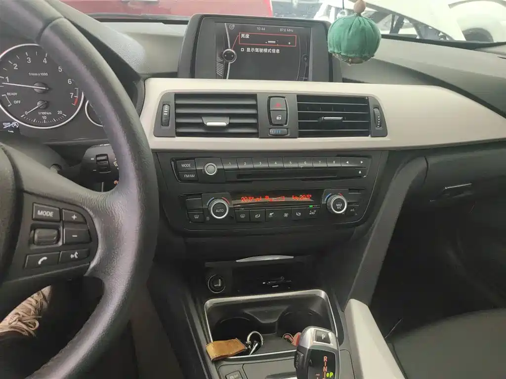 BMW 3 Series 2015 — фото 13
