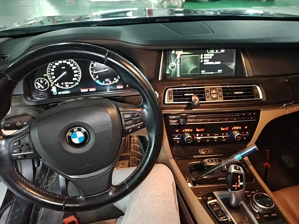 BMW 7 Series 2014 — фото 10