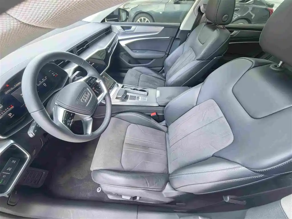 Audi A7L 2025